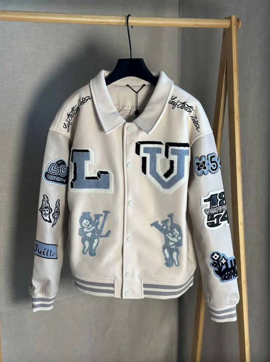 Unisex Proof Varsity – Timeless Cut, Street Detail